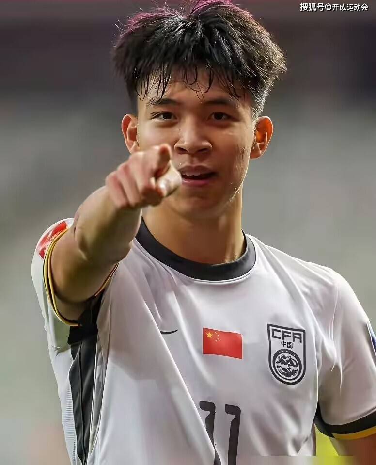 王钰栋拒绝了德甲豪门合同！月薪3000到5000欧元，王钰栋父亲：踢不上球，去欧洲做什么？